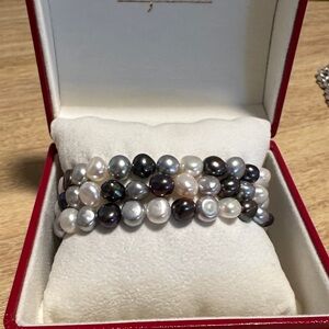 Sophisticated Pearl Bracelet in Black, White, and Cream